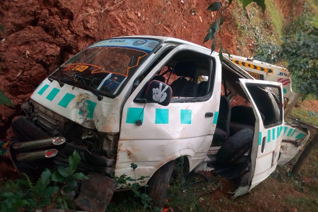 Ngororero Abagenzi 18 Nibo Bakomerekeye Mu Mpanuka Y Imodoka Amizero